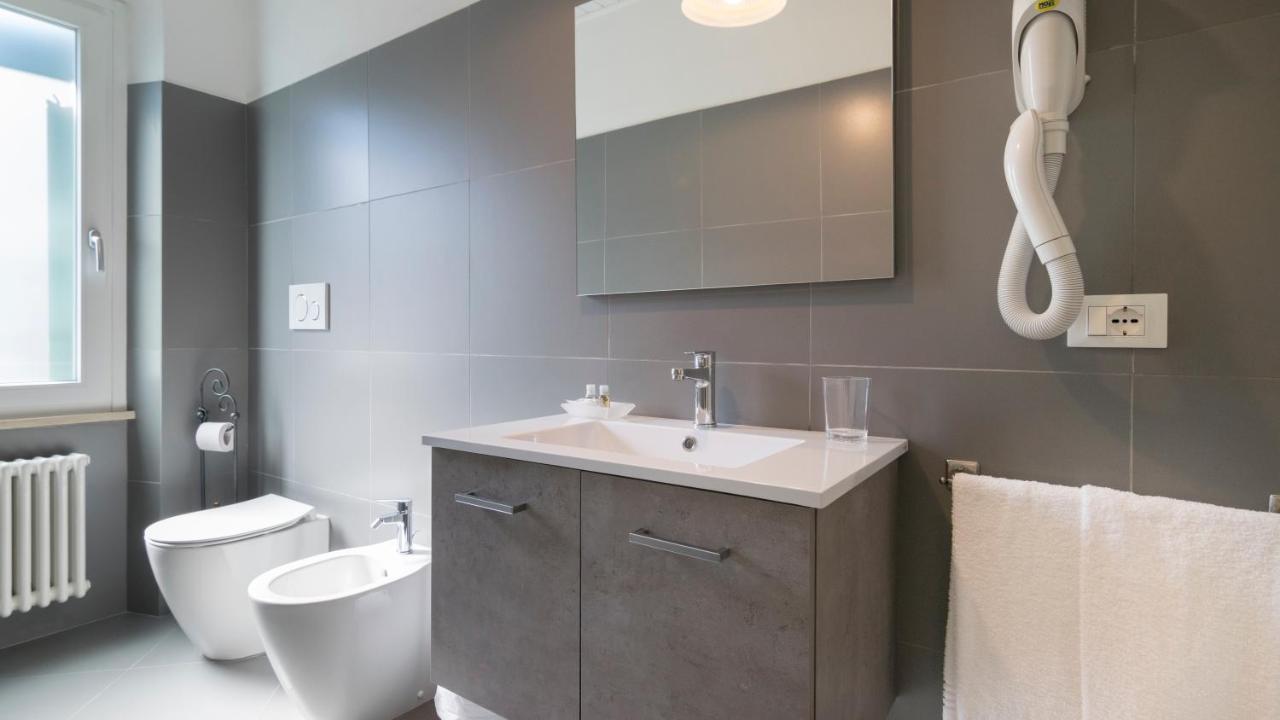 Fiori Sull'Acqua Apartments Πεσκιέρα ντελ Γκάρντα Εξωτερικό φωτογραφία