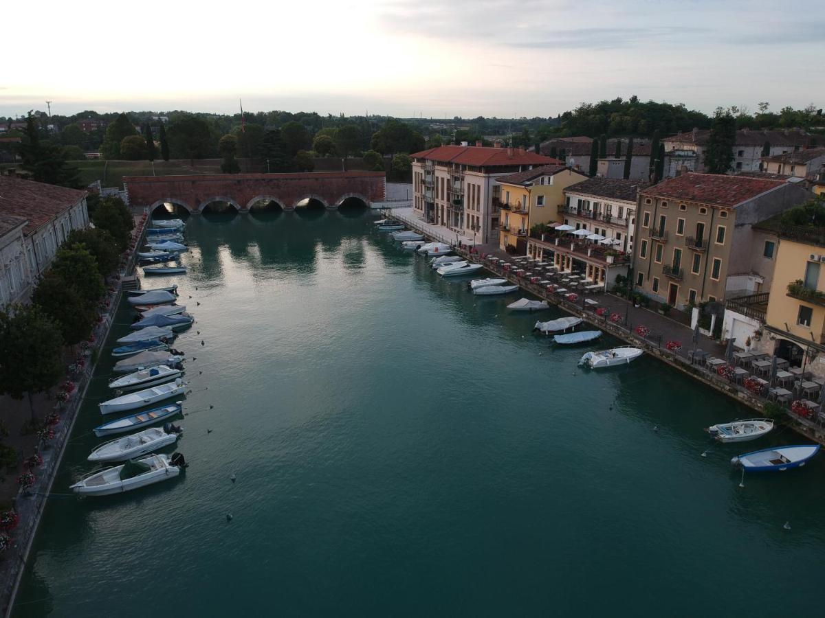 Fiori Sull'Acqua Apartments Πεσκιέρα ντελ Γκάρντα Εξωτερικό φωτογραφία