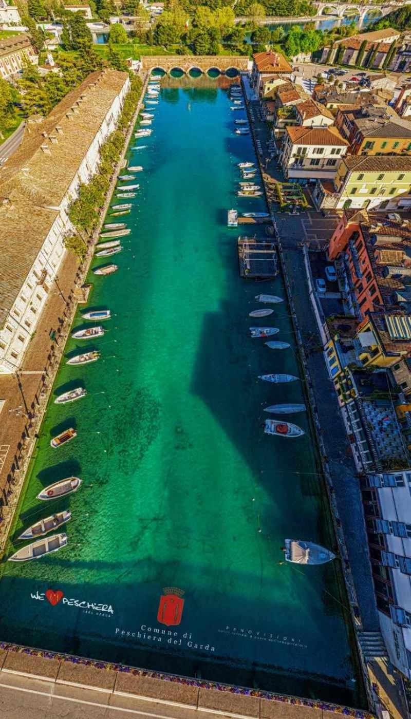 Fiori Sull'Acqua Apartments Πεσκιέρα ντελ Γκάρντα Εξωτερικό φωτογραφία