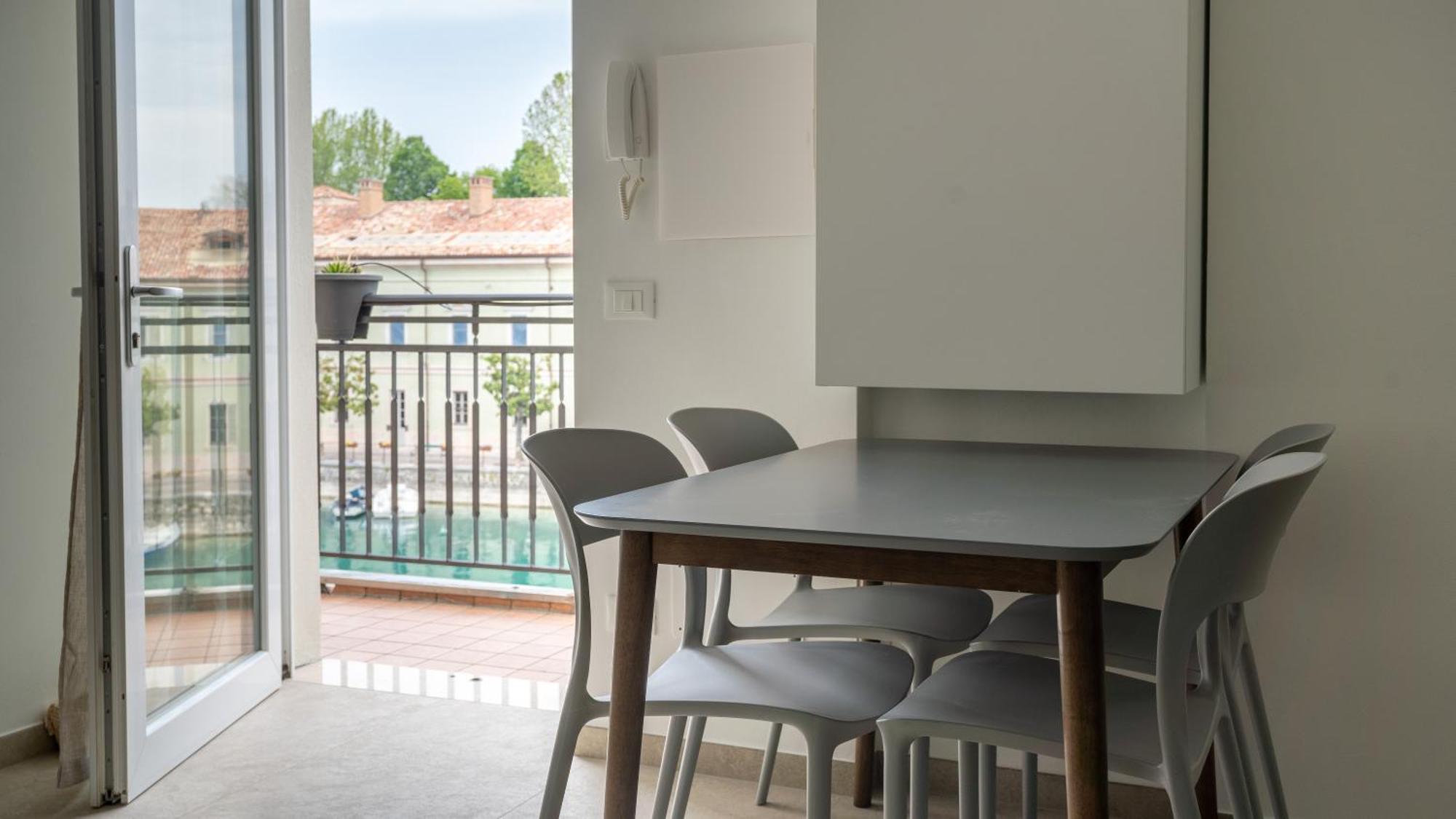 Fiori Sull'Acqua Apartments Πεσκιέρα ντελ Γκάρντα Εξωτερικό φωτογραφία