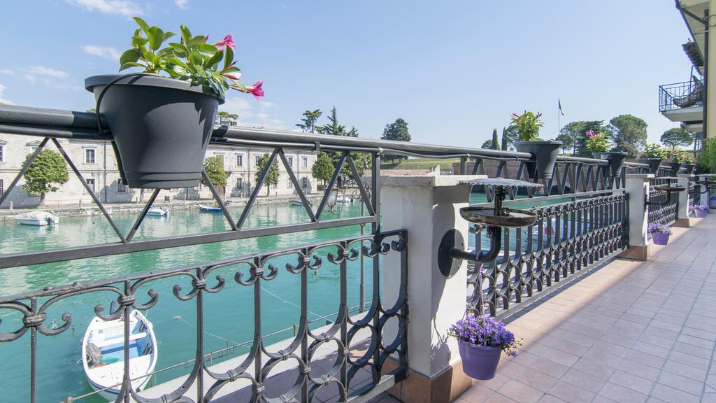 Fiori Sull'Acqua Apartments Πεσκιέρα ντελ Γκάρντα Εξωτερικό φωτογραφία