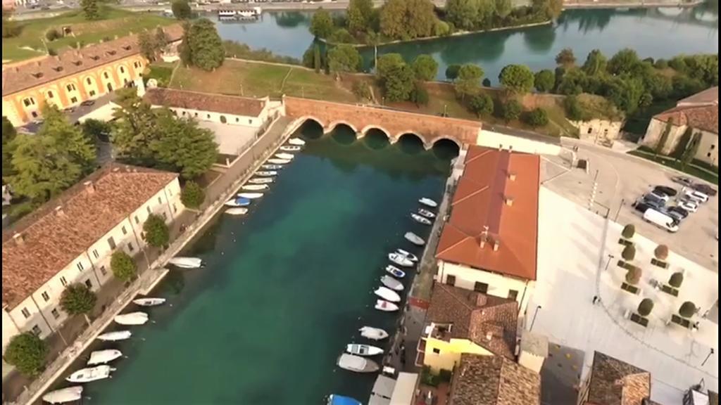 Fiori Sull'Acqua Apartments Πεσκιέρα ντελ Γκάρντα Εξωτερικό φωτογραφία