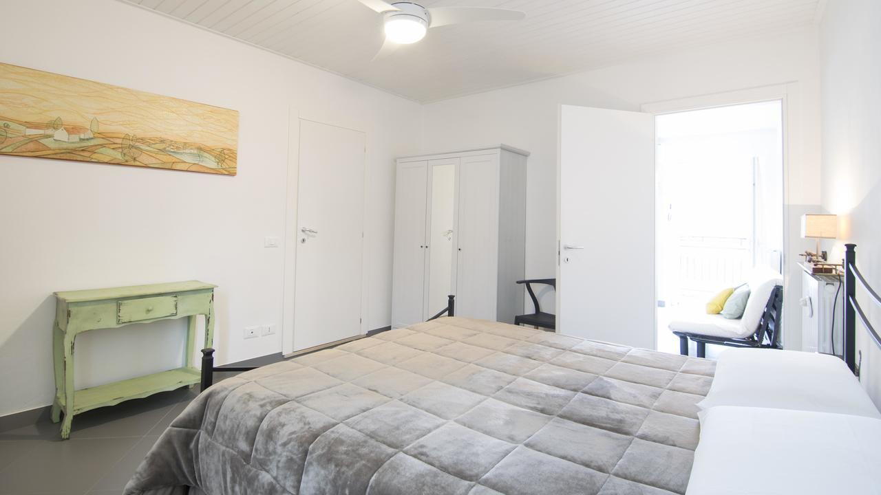 Fiori Sull'Acqua Apartments Πεσκιέρα ντελ Γκάρντα Εξωτερικό φωτογραφία