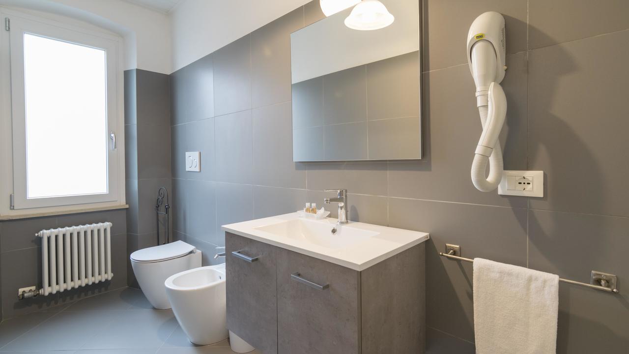 Fiori Sull'Acqua Apartments Πεσκιέρα ντελ Γκάρντα Εξωτερικό φωτογραφία