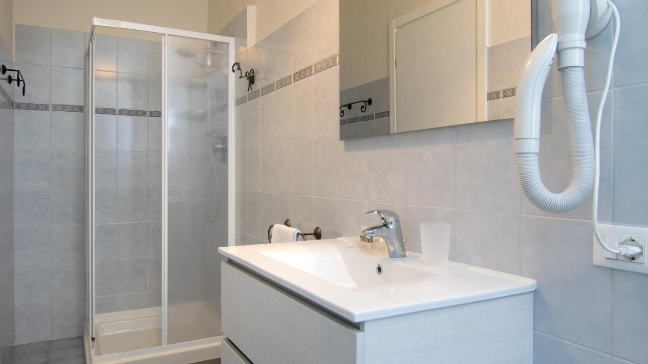 Fiori Sull'Acqua Apartments Πεσκιέρα ντελ Γκάρντα Εξωτερικό φωτογραφία